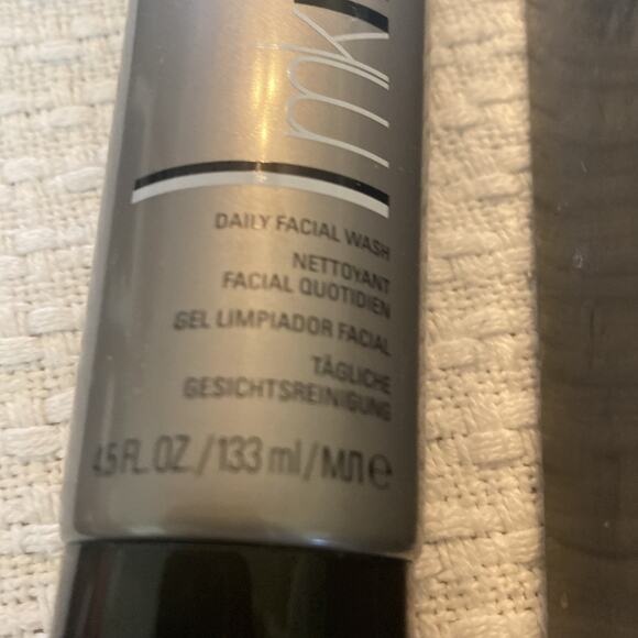 Mary Kay MK Men Daily Facial Wash Full Size 4.5 oz Dry to Oily Skin NEW - Picture 2 of 5